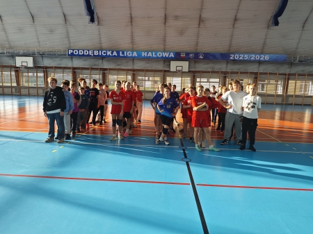 II miejsce w zawodach w piłkę ręczną